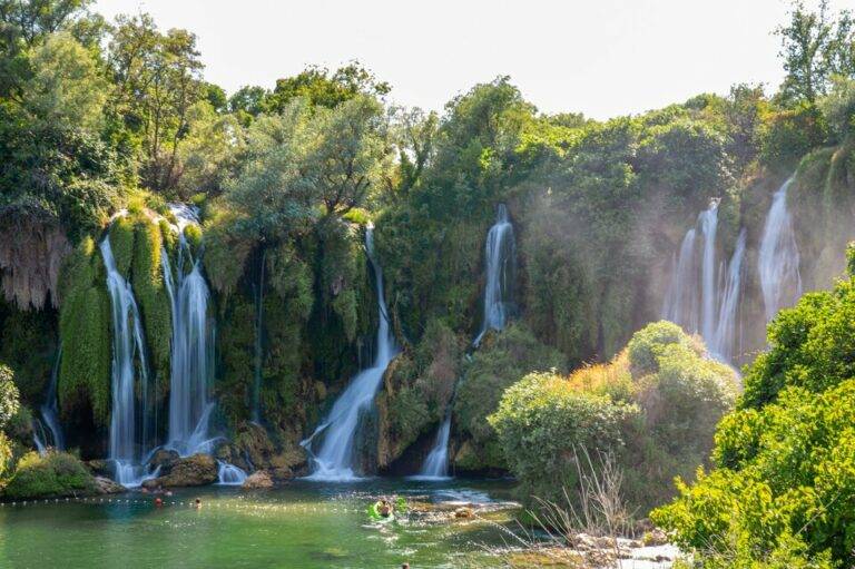 Kravica watervallen in Bosnie