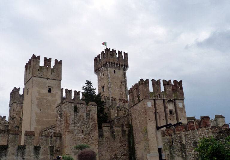 Sirmione gardameer kasteel