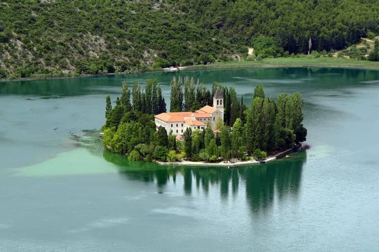 Krka watervallen bezoeken, Visovac, nationaal park