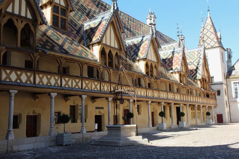 Met de auto naar corsica vanuit België met tussenstop in Beaune