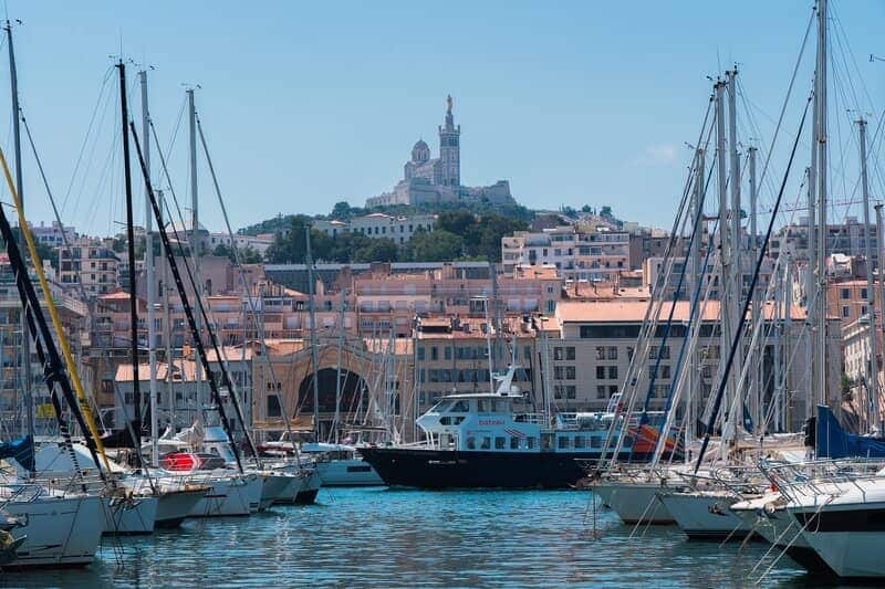 Overtocht met de veerboot naar corsica in marseille