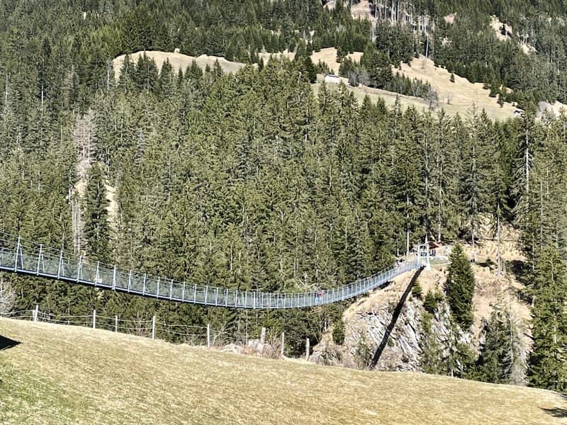 holzgau oostenrijk hangbrug